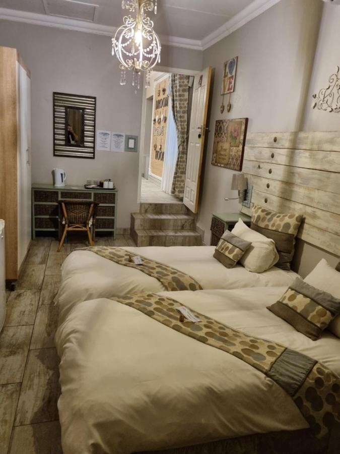 @Home Guest House Zeerust Bagian luar foto