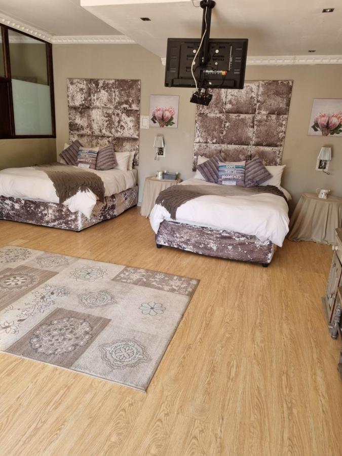 @Home Guest House Zeerust Bagian luar foto