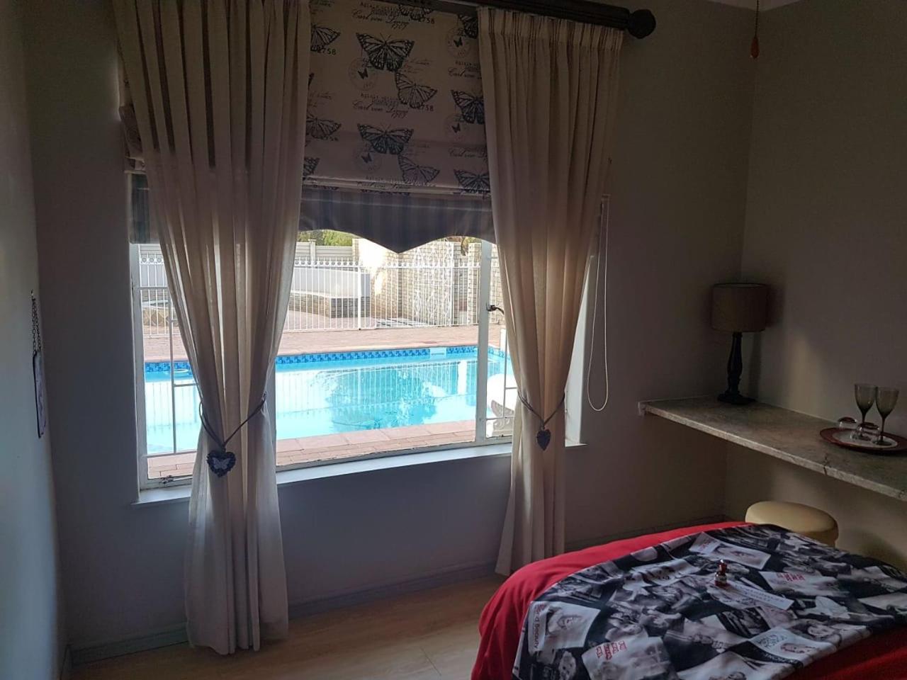 @Home Guest House Zeerust Ruang foto